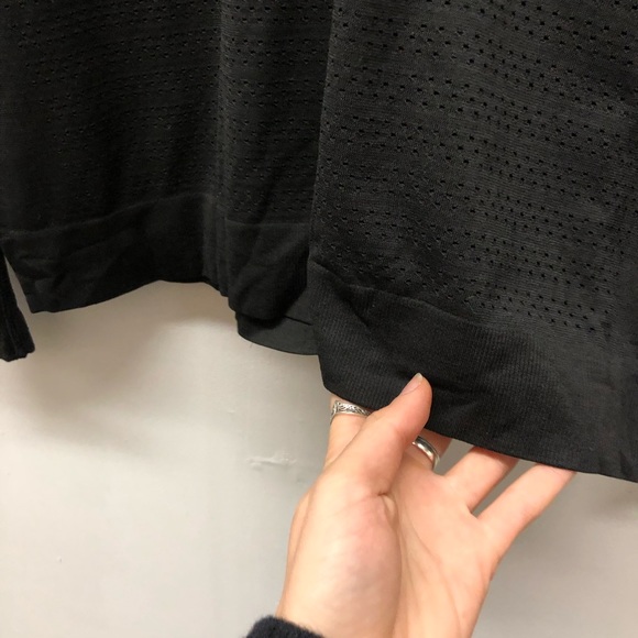 Lululemon Mesh Long Sleeve Top Size 8 Black - Picture 3 of 8